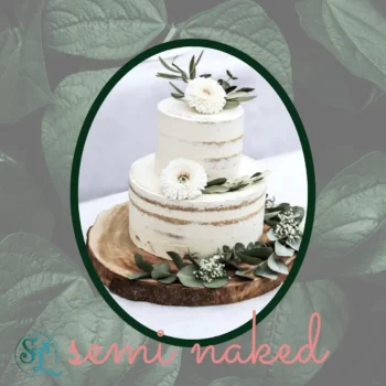 Semi Naked Cake – eine Hochzeitstorte mit dünner Glasurschicht und grüner und weißer Dekoration.